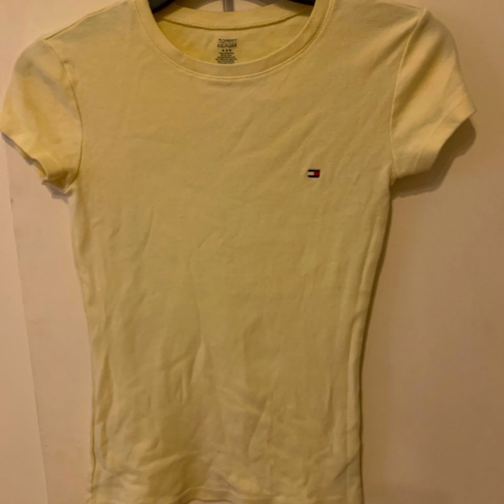 ✨Cute slim sleek yellow shirt✨